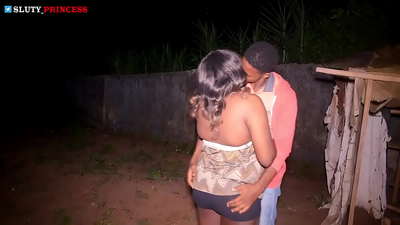 Romance na rúa e sexo quente cunha moza gordita do club